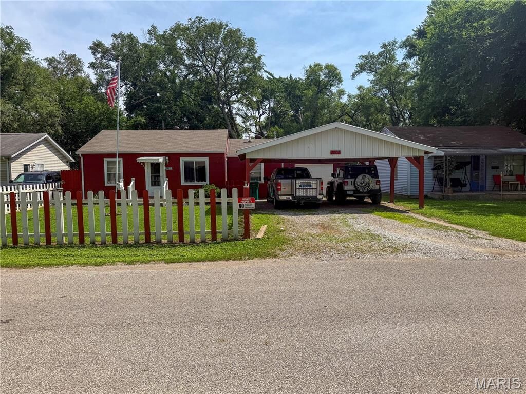 Property Photo:  1207 Richard Drive  IL 62206 