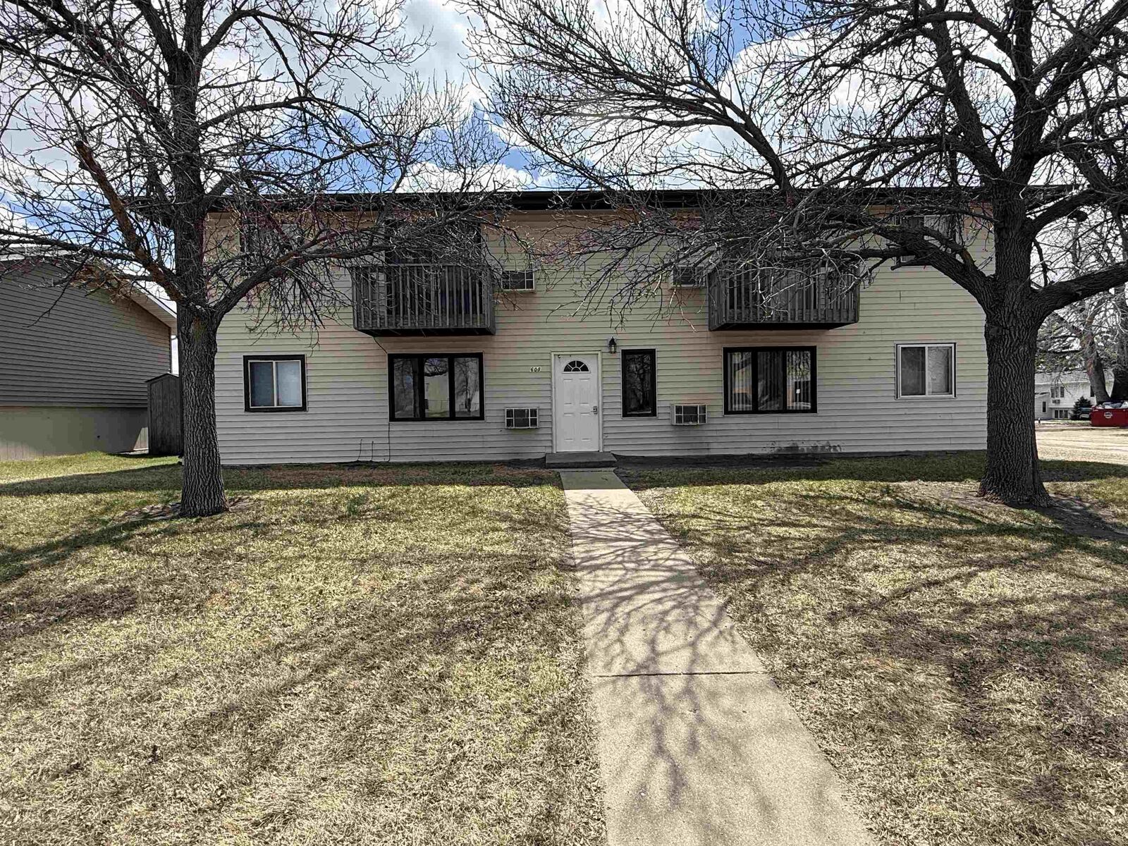 Property Photo: 608 SE 18th Avenue SE ND 58701