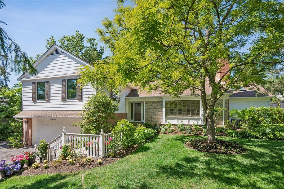 Property Photo:  541 Dundee Road  IL 60022 