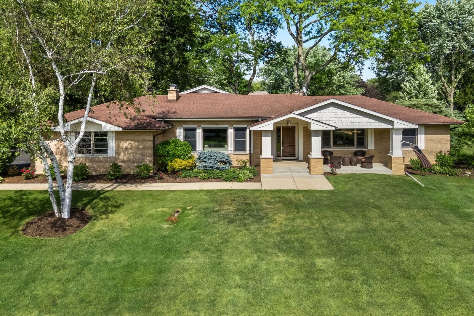 Property Photo:  1043 Blackburn Drive  IL 60067 