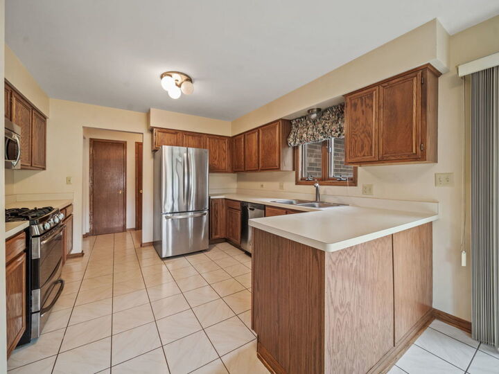 Property Photo: 1775 Lakeview Drive A IL 60090