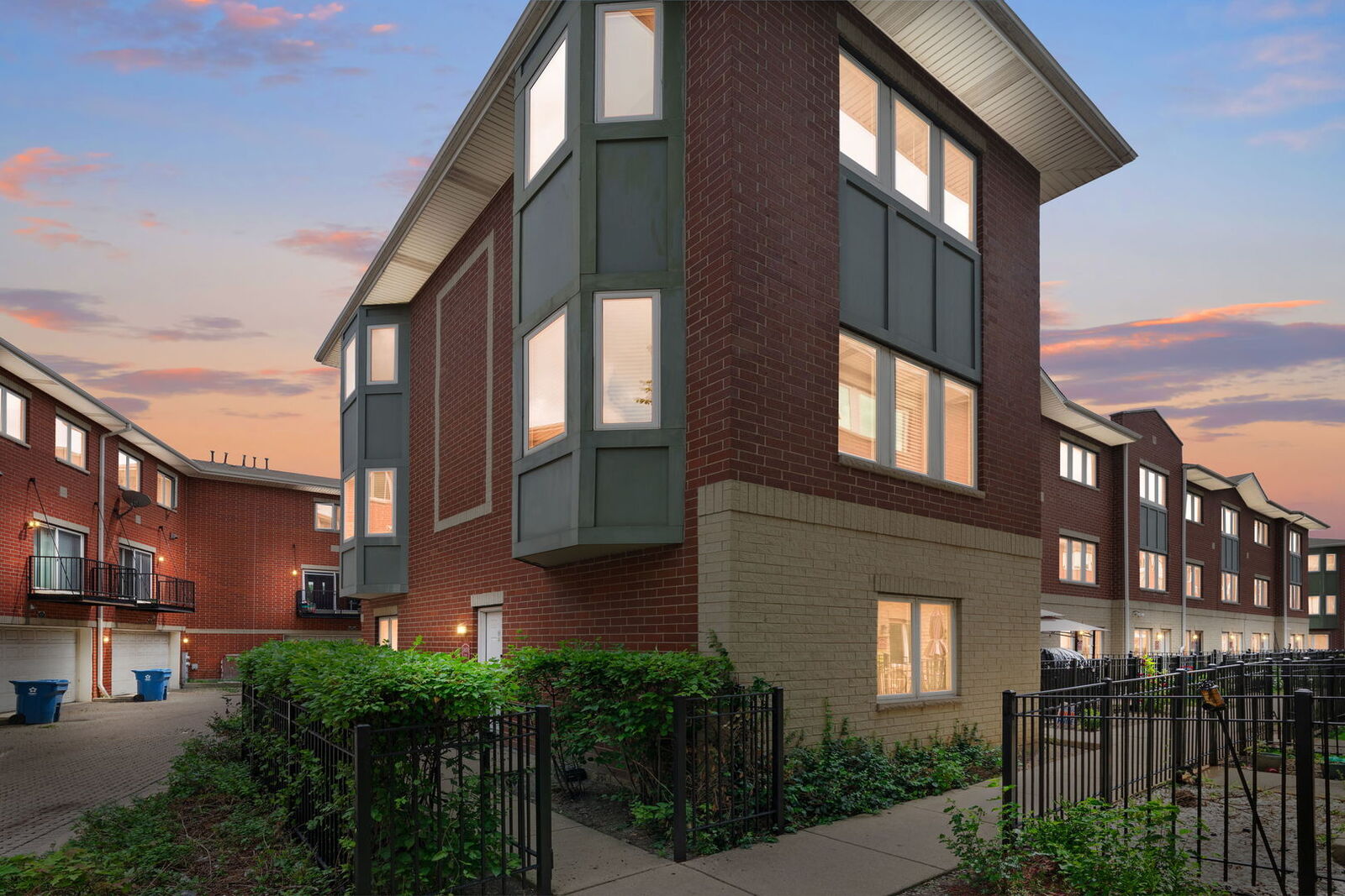 Property Photo: 2403 W 32nd Place IL 60608