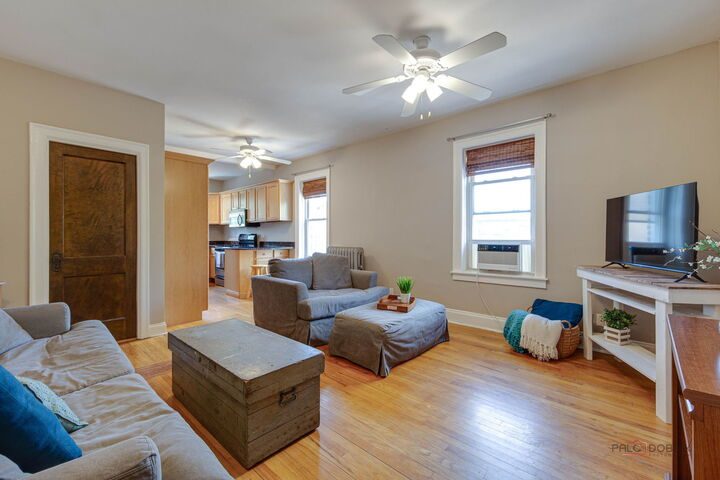 Property Photo: 1949 W Argyle Street 3 IL 60640