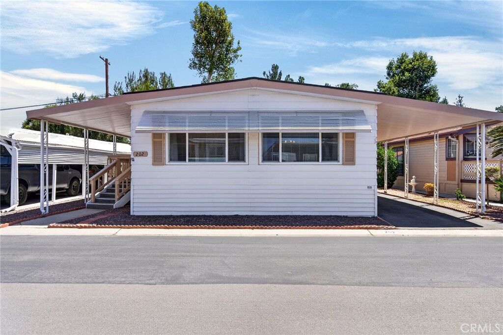 Property Photo:  4000 Pierce 202  CA 92505 