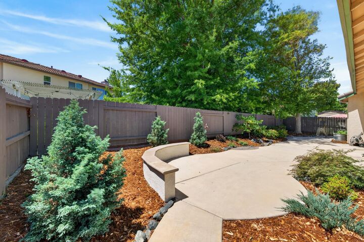 Property Photo: 380 Lyman Circle CA 95835