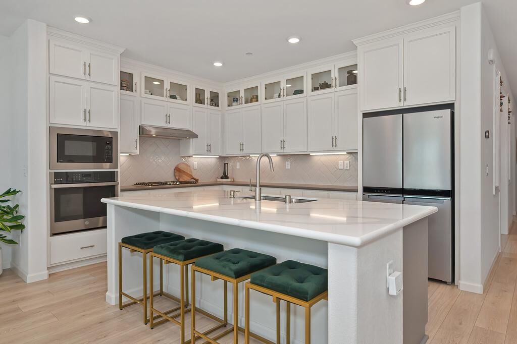 Property Photo:  200 Akashi Court  CA 95648 