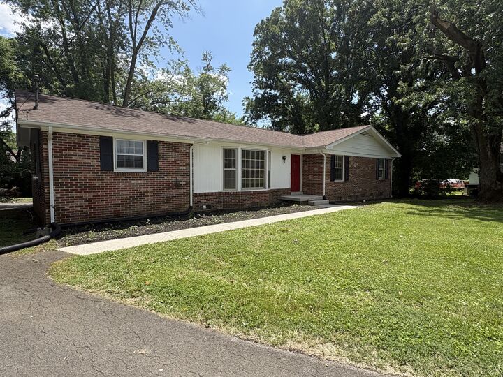 Property Photo: 1214 Glaze Ct TN 37130