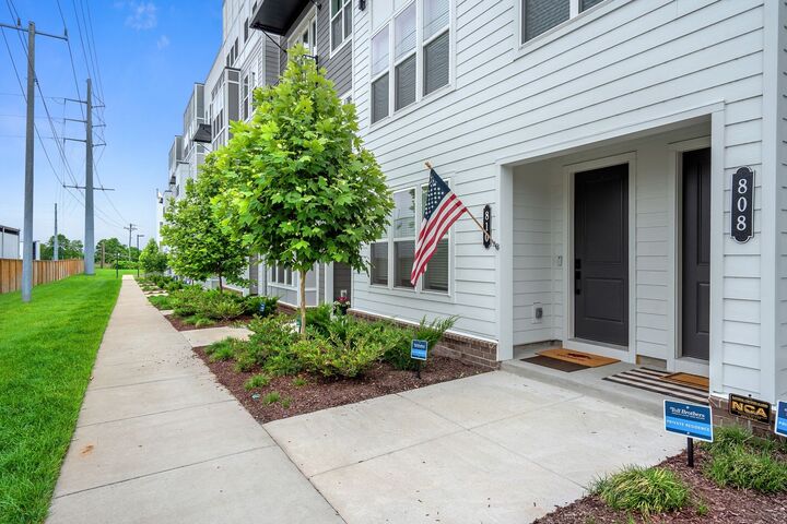 Property Photo:  808 42nd Ave N  TN 37209 