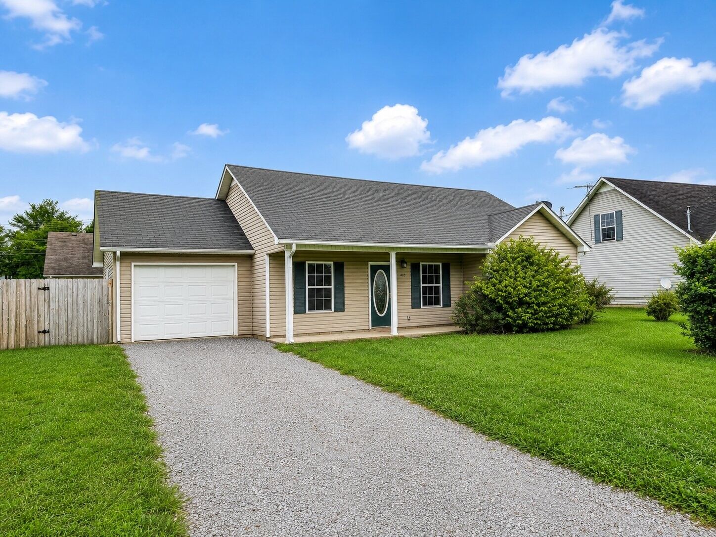 Property Photo: 103 Stonefield Cir TN 37160