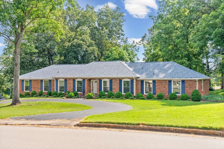 Property Photo: 409 Idlewood Dr TN 37043