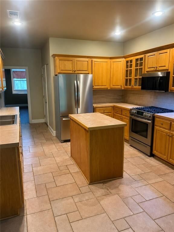 Property Photo:  421 Greenfield Drive  LA 70448 