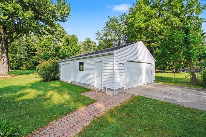 Property Photo:  1974 Silver Fox Lane NE  OH 44484 