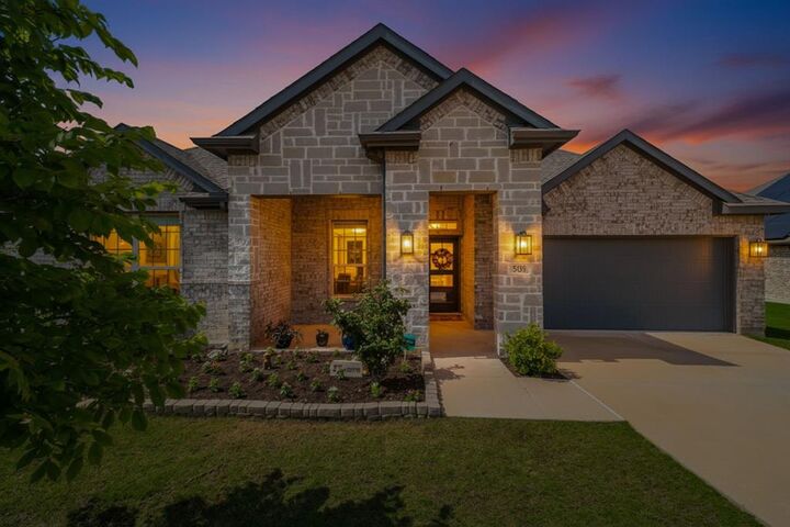 Property Photo:  508 Hillcrest Circle  TX 76247 