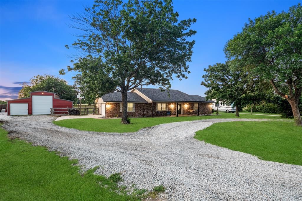 Property Photo: 336 Meadows Estate Street TX 75491