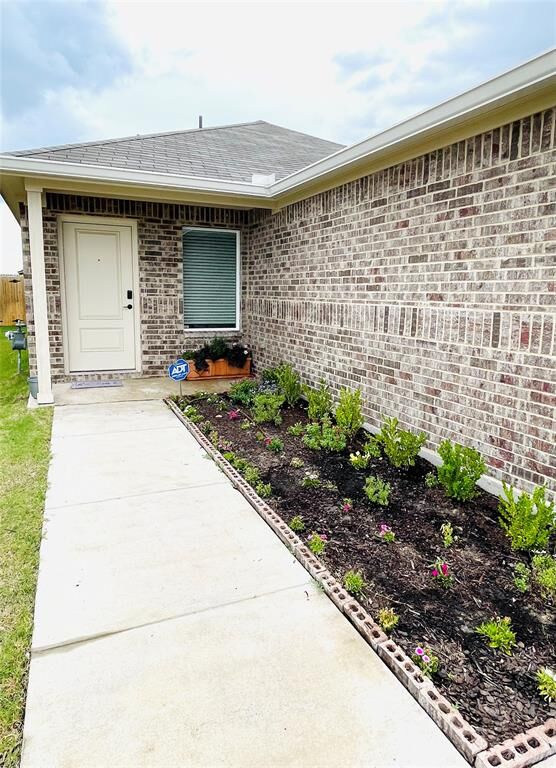 Property Photo: 1405 Merlin Bluff Street TX 75126