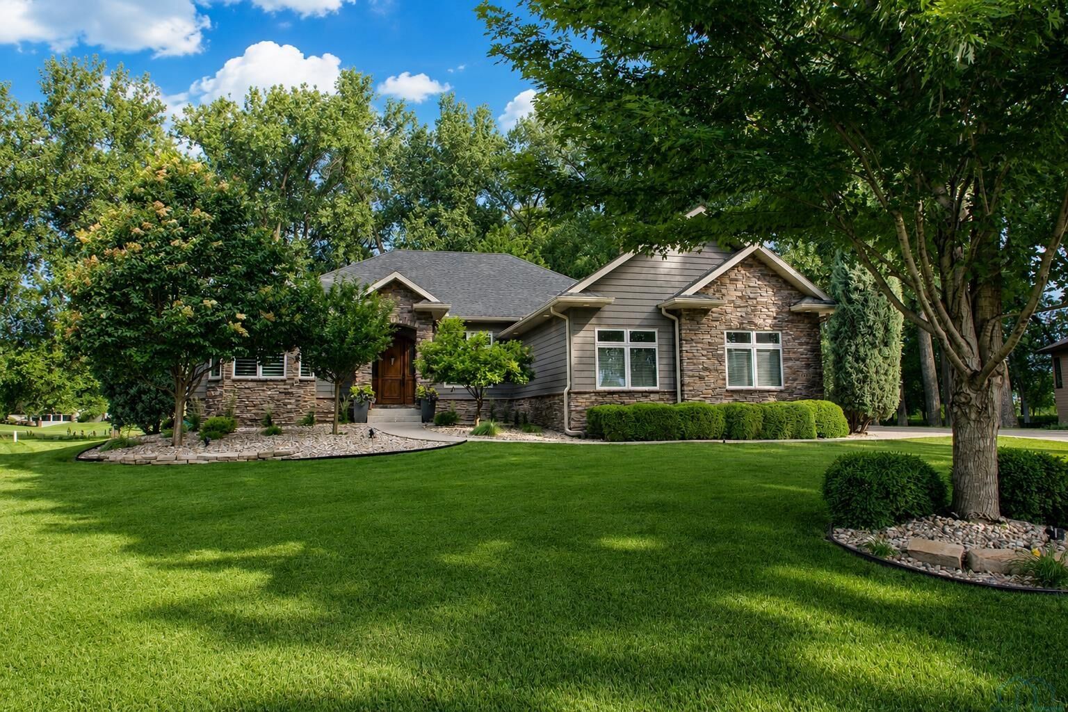 Property Photo: 871 E Sawgrass Trail SD 57049
