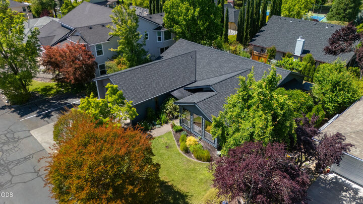 Property Photo: 2471 Republic Way OR 97504