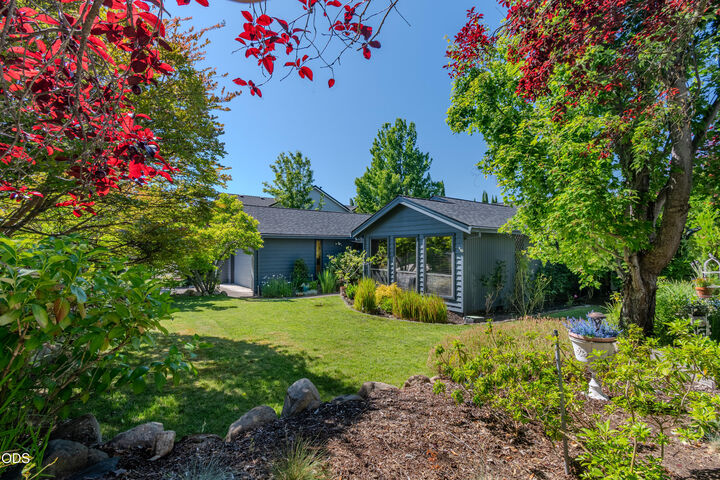 Property Photo: 2471 Republic Way OR 97504
