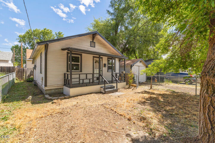 Property Photo: 427 Martin Street OR 97601