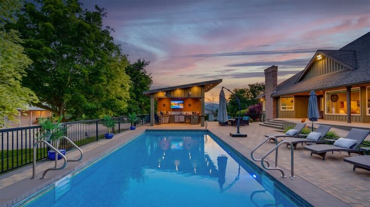 Property Photo: 6500 15th Avenue SW 1 BC V1E 1R5