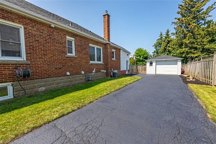 Property Photo:  930 West 5th Street  ON L9C 3R7 