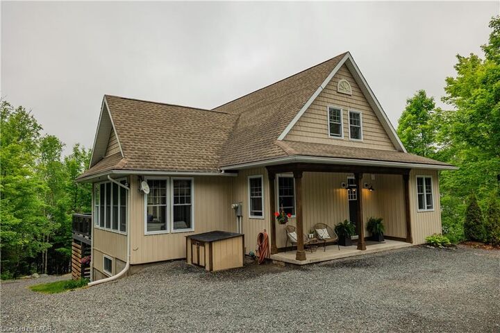 Photo de la propriété: 780 Stanrock Road ON P5A 2S9