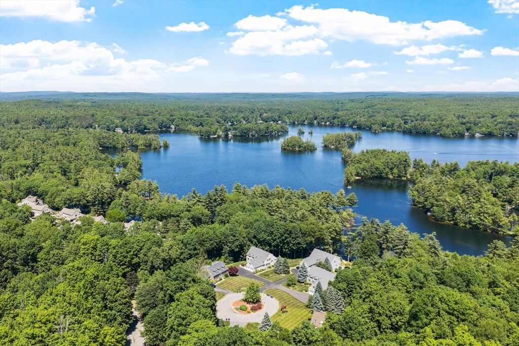 Property Photo: 10 Iris Ct 10 MA 01462