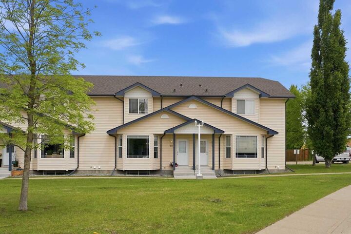 Property Photo:  2 Hinshaw Drive 19  AB T4S 2J2 