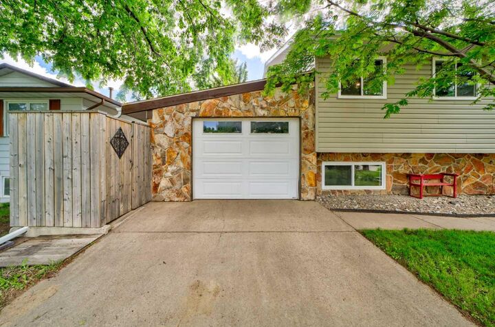 Property Photo: 110 Temple Boulevard W AB T1K 5A3