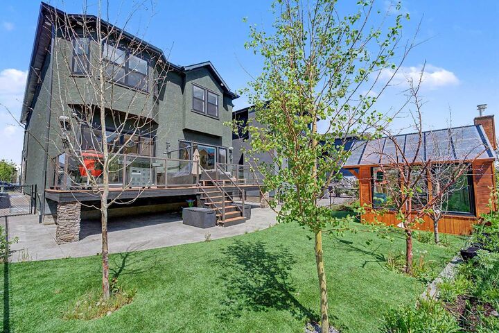 Property Photo: 125 Hampstead Mews NW AB T3A 2Z5