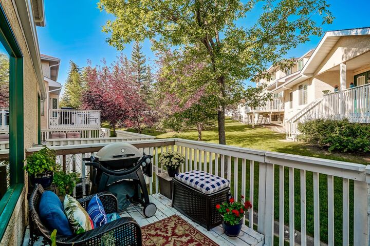 Property Photo: 200 Sandstone Drive NW 25 AB T3K 4N7