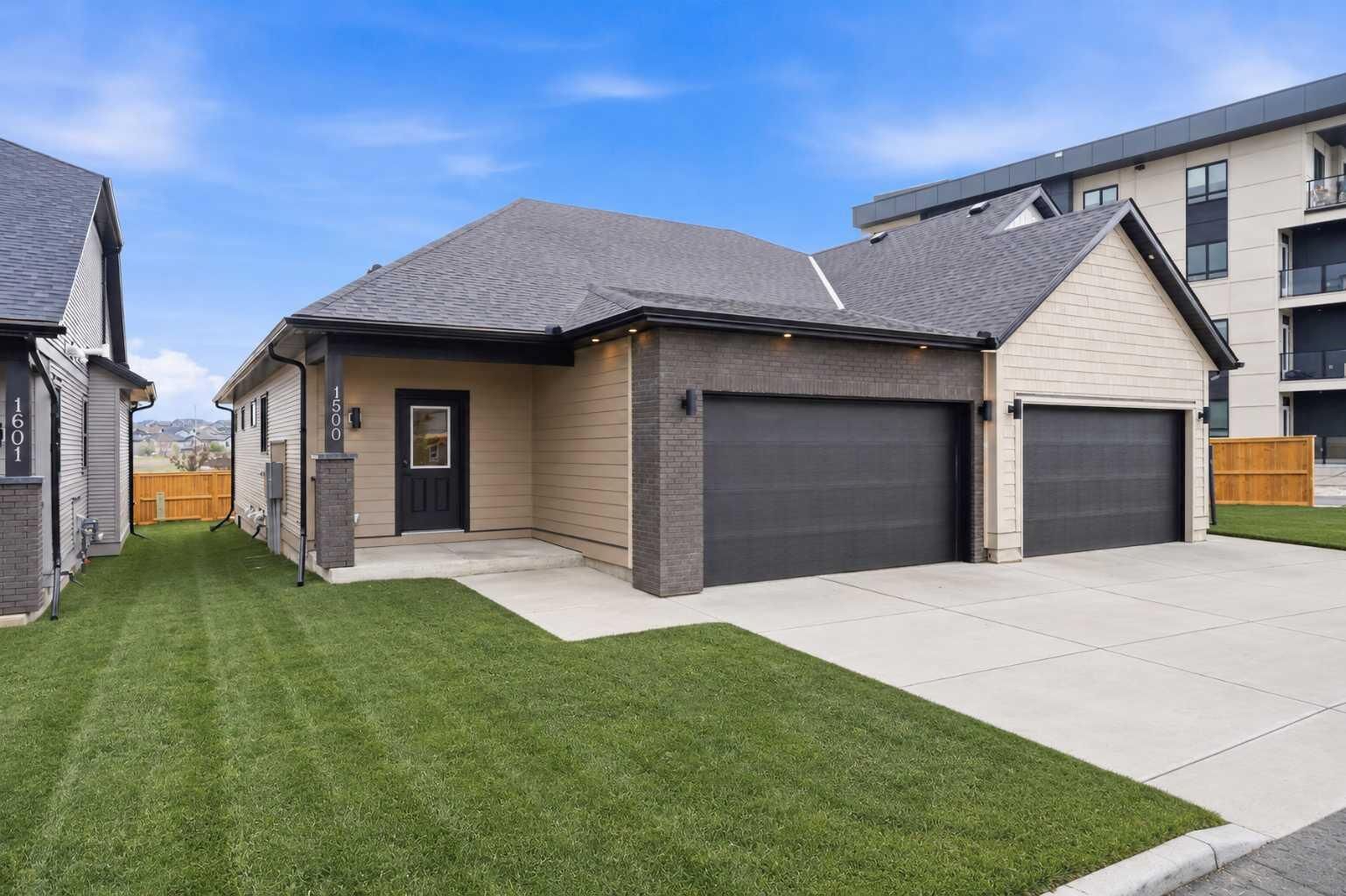 Property Photo: 15 Coopersfield Link 1500 AB T4B 5P5