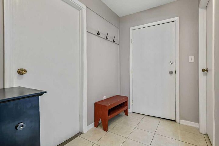Property Photo: 618 2 Avenue NW 201 AB T2N 0E1