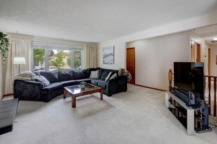 Property Photo:  3444 Temple Way NE  AB T1Y 3B7 