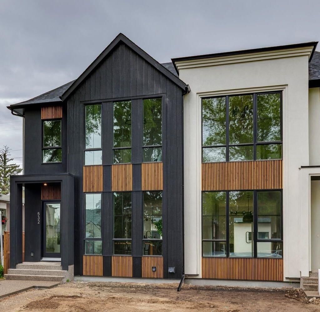 Property Photo: 532 51 Avenue SW AB T2V 0A3