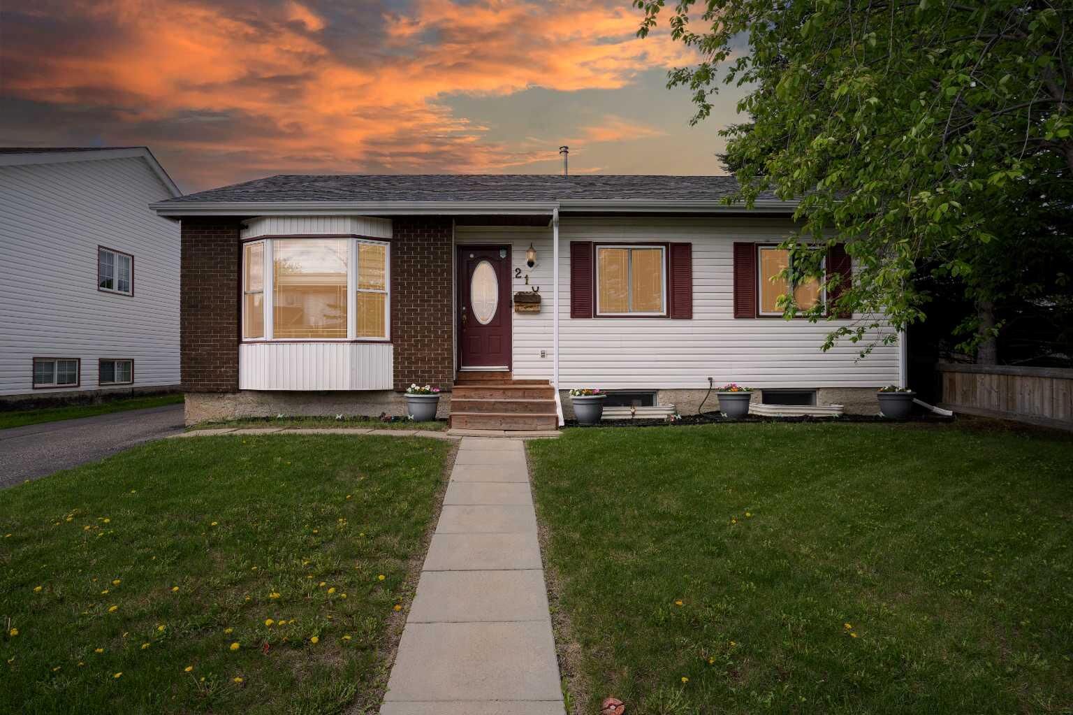 Property Photo:  210 Leigh Crescent  AB T9K 1N4 