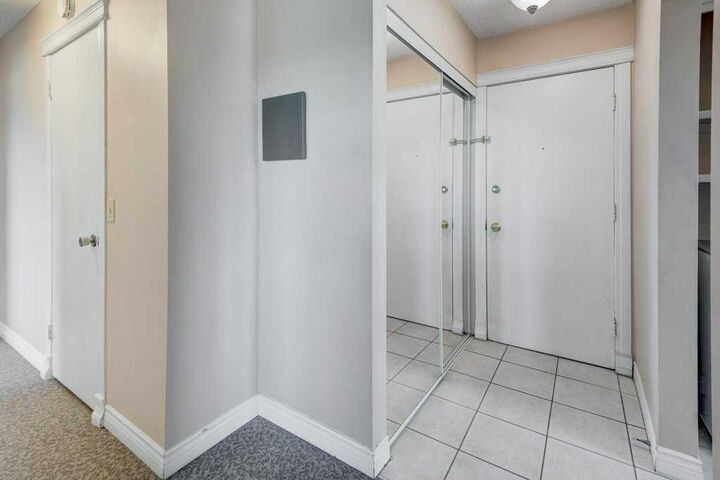 Property Photo:  1703 11 Avenue SW 43  AB T3K 1J5 
