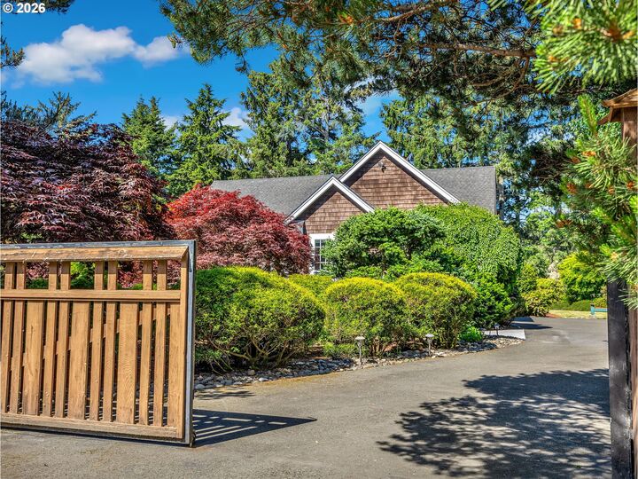 Property Photo: 2656 Pine Ridge Dr OR 97138