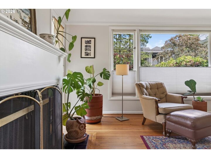 Property Photo: 1930 SE Bybee Blvd OR 97202