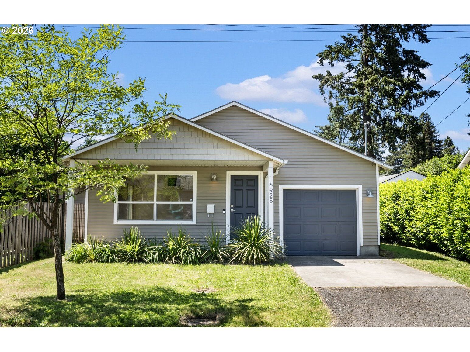 Property Photo:  6925 SE 65th Ave  OR 97206 