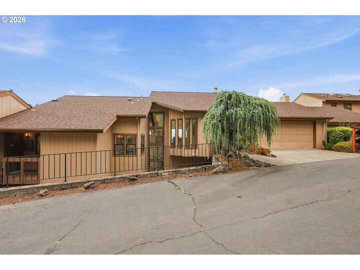Property Photo:  602 Montara Way  OR 97405 