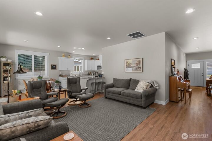 Property Photo: 195 Pershing Circle WA 98801