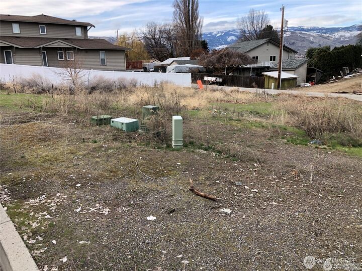 Property Photo: 1076 Corum Circle WA 98802