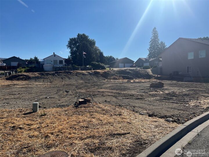Property Photo: 1058 Corum Circle WA 98802