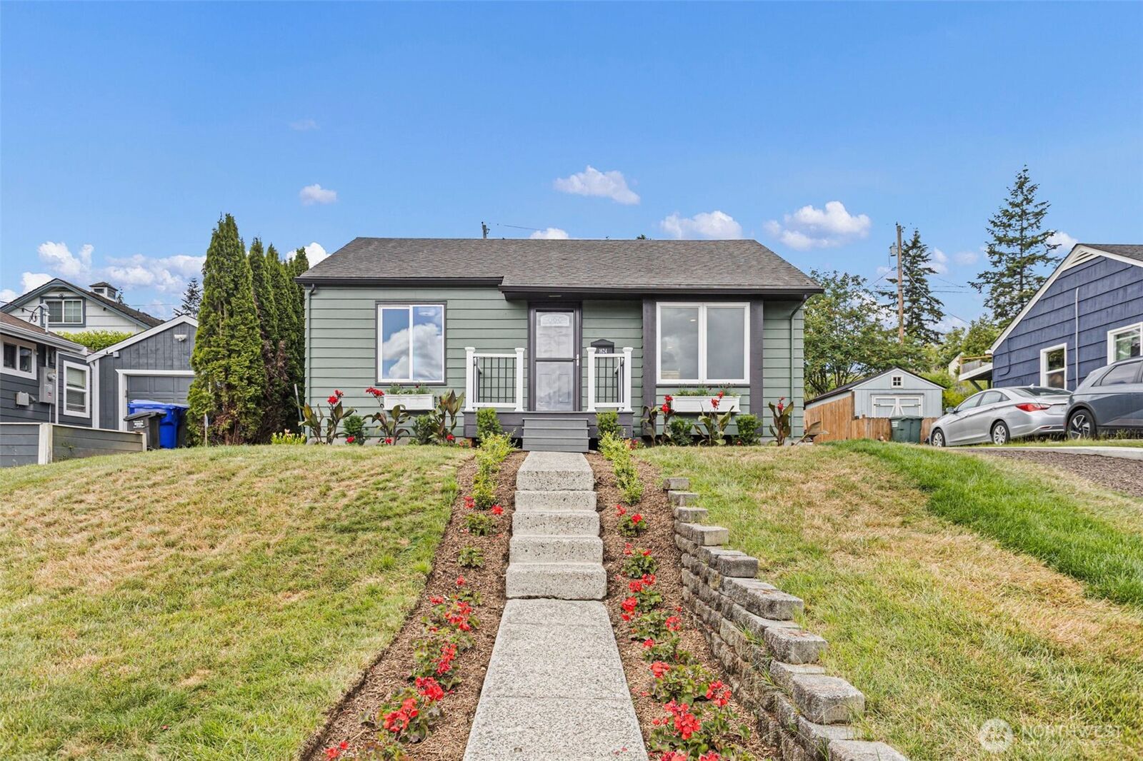 Property Photo: 1624 Pine Street 1 WA 98201