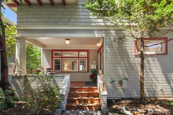 Property Photo:  1411  10th Avenue W  WA 98119 
