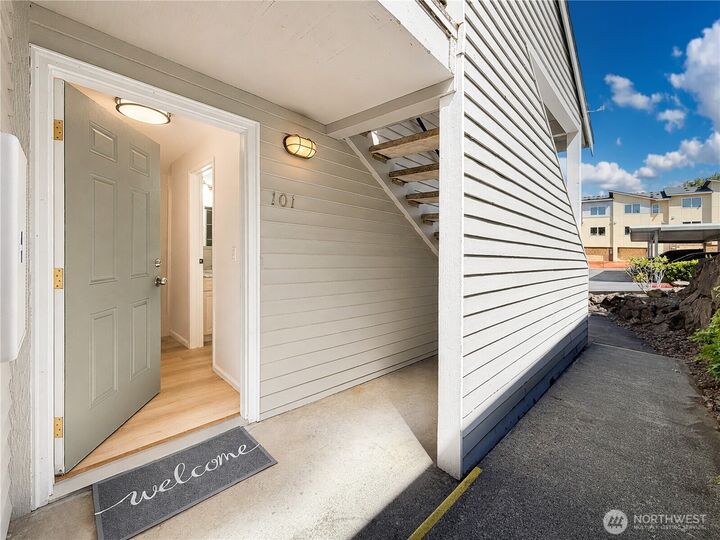 Property Photo: 1626 Grant Avenue S E101 WA 98055