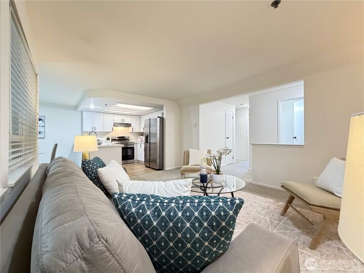 Property Photo:  1626  Grant Avenue S E101  WA 98055 
