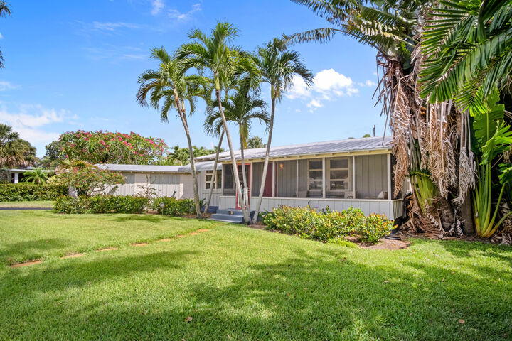 Property Photo:  15 N Swinton Circle  FL 33444 