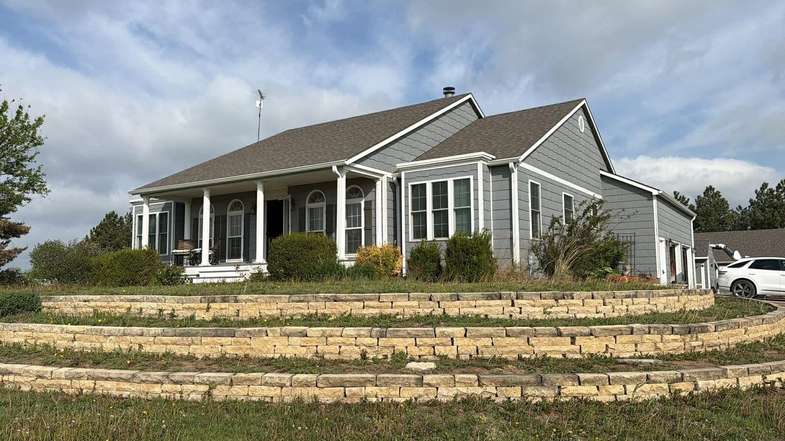 Property Photo:  5676 NE 10th  KS 67042 